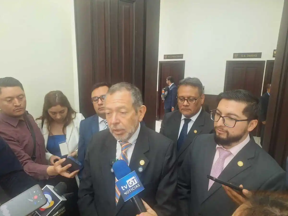 El ministro del CIV, FÃ©lix Alvarado, se pronunciÃ³ por el cambio de la titular de Covial. Foto La Hora: La Hora