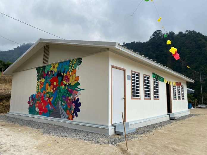 CIV entregan modulares con servicio de internet a escuelas de San Marcos. Foto La Hora: CIV