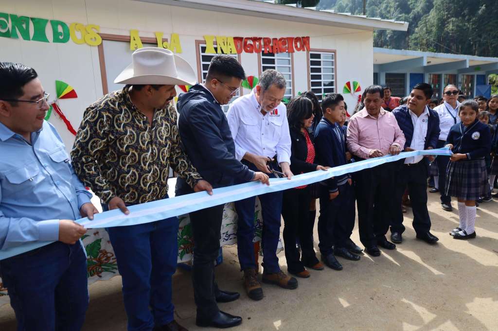 Inauguración de modulares con servicio de internet en San Marcos. Foto La Hora: CIV