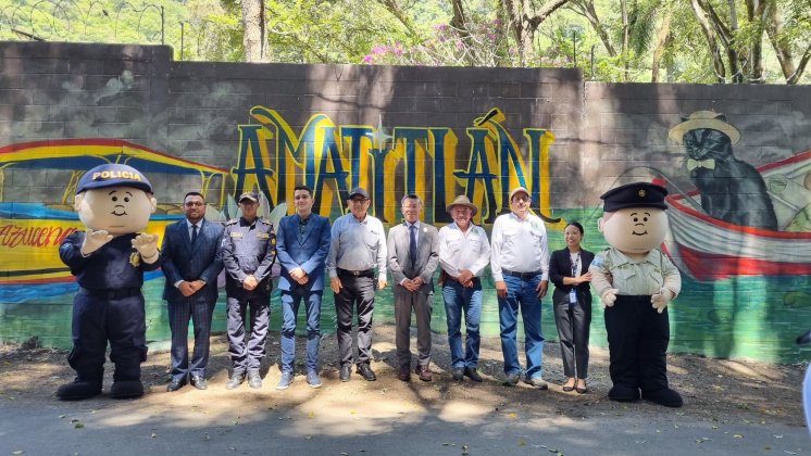 - Inauguran Murales Artísticos frente al Lago de Amatitlán.