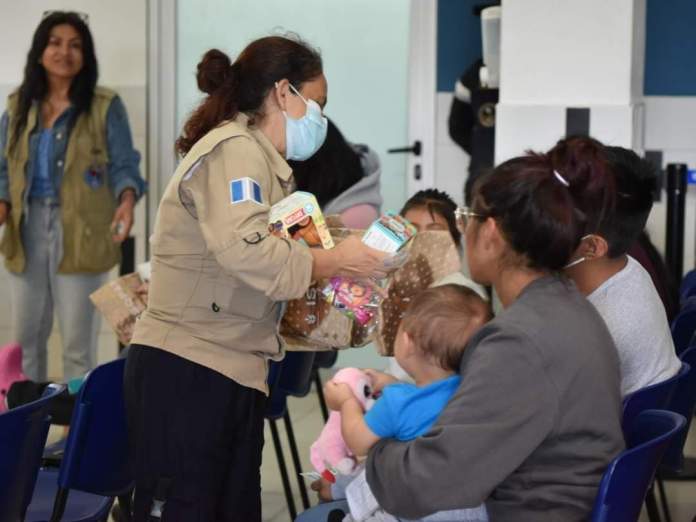 PDH pide al gobierno a garantizar un retorno decente de menores migrantes que buscan la reunificación familiar. Foto La Hora: IGM