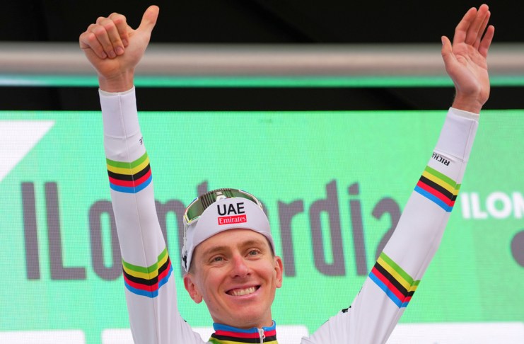 Tadej Pogacar el fenomeno del ciclismo actual El actual campeón mundial, el esloveno Tadej Pogacar, celebra su victoria en Il Lombardia, la carrera ciclista del Tour de Lombardía, en Como, Italia, el sábado 12 de octubre de 2024. (Spada/LaPresse vía AP)