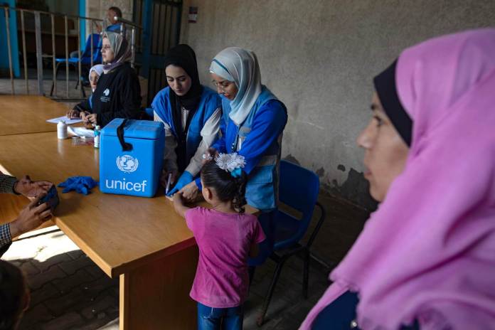 Campaña contra la polio en el centro de la Franja de Gaza. Foto La Hora: EFE/EPA/HAITHAM IMAD.