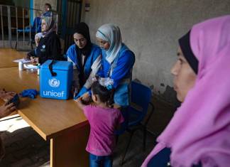 Campaña contra la polio en el centro de la Franja de Gaza. Foto La Hora: EFE/EPA/HAITHAM IMAD.