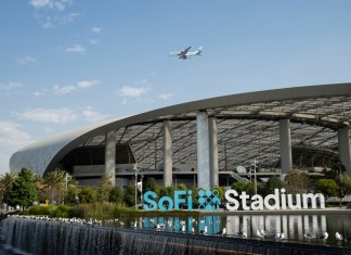 Vista exterior del SoFi Stadium antes de un partido de fútbol americano de la NFL entre los Chargers de Los Ángeles y los Raiders de Las Vegas, el domingo 8 de septiembre de 2024, en Inglewood, California (AP Foto/Kyusung Gong, Archivo)