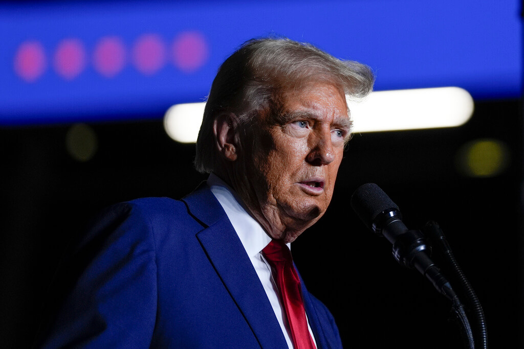 Donald Trump habla en un acto de campaña en el Madison Square Garden. Foto La Hora: (Foto AP/Julia Demaree Nikhinson)