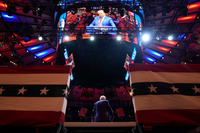 Donald Trump habla en un acto de campaña en el Madison Square Garden. Foto La Hora: (Foto AP/Alex Brandon)