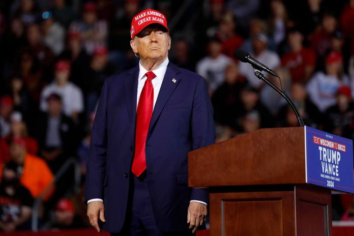 Expresidente estadounidense Donald Trump durante un mitín de campaña en Wisconsin (Estados Unidos). Foto La Hora: EFE/ Jeffrey Phelps