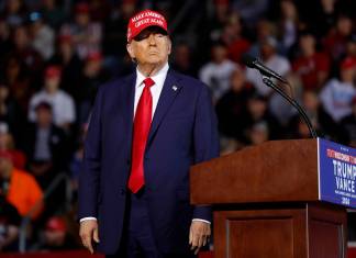 Expresidente estadounidense Donald Trump durante un mitín de campaña en Wisconsin (Estados Unidos). Foto La Hora: EFE/ Jeffrey Phelps