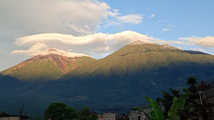 Volcán de Fuego: Insivumeh registra entre 6 y 10 explosiones por hora