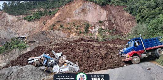 Varios soterrados en deslave ocurrido en QuichÃ©. Foto La Hora: CBMD