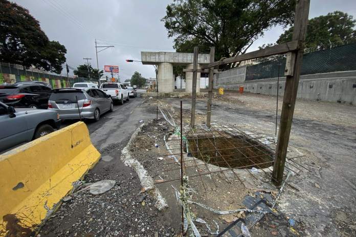 Paso a desnivel en avenida Petapa