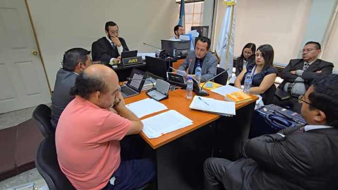 En audiencia, Gad Echeverría fue ligado a proceso penal. Foto: Sergio Osegueda