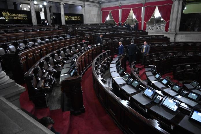 Los diputados pueden contratar asesores en renglón 022, pero ahora sin que tengan una demanda al Congreso. Foto: La Hora