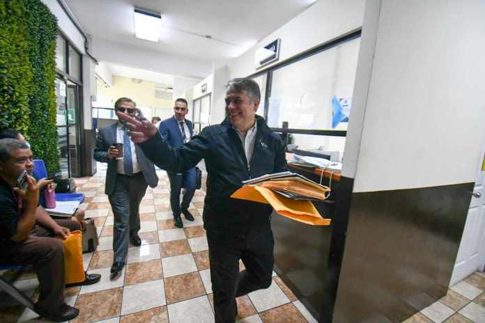 Edwin Escobar, ex alcalde de Villa Nueva, seguira esperando conocer si debe enfrentar juicio. Foto: Sergio Osegueda