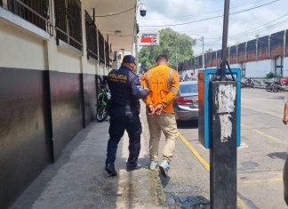 Adolescente detenido por remolcar camión con carga salvadoreña valorada en Q50 mil