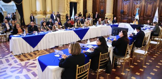 En sesión extraordinaria de la Conasan, aprobaron plan para combatir la desnutrición aguda. Foto La Hora: José Orozco.