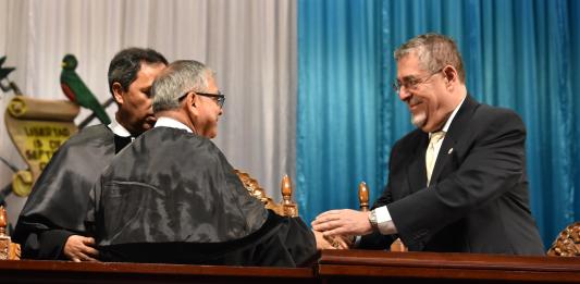 El presidente en funciones de la CSJ, Carlos Rodimiro Lucero Paz, y el presidente Bernardo Arévalo. Créditos Daniel Ramírez.