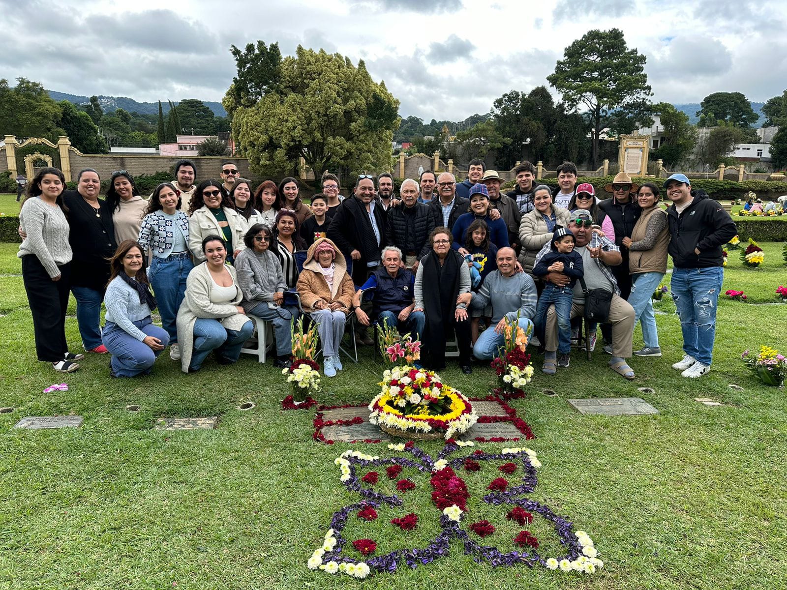 Familia en cementerio 1 de noviembre 