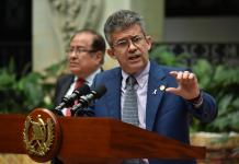 Ministro de Salud habla en conferencia de prensa