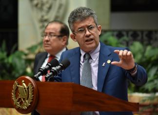 Ministro de Salud habla en conferencia de prensa