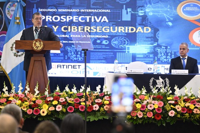 El presidente Bernardo Arévalo, participó en el segundo seminario de ciberseguridad. Foto La Hora: Gobierno de Guatemala.