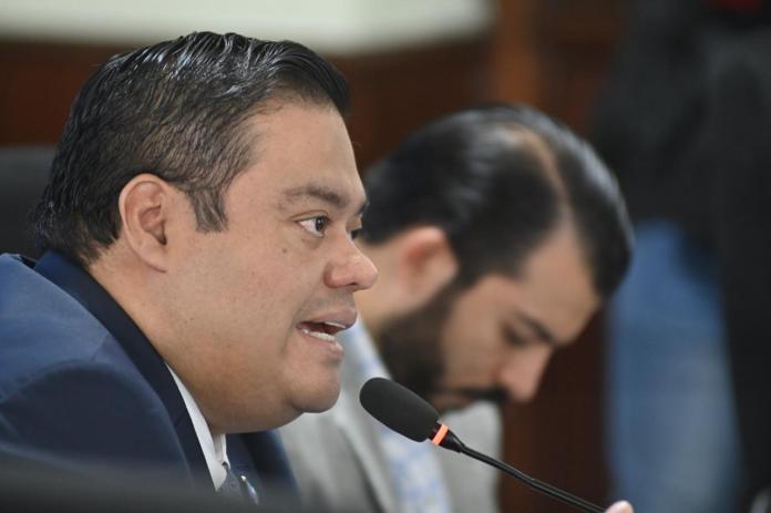 El diputado de Vamos por el distrito de SololÃ¡, Allan RodrÃ­guez, durante la sesiÃ³n de jefes de bloque este 17 de octubre. El legislador enfrenta un proceso penal por acusaciones que hicieron autoridades indÃ­genas sololatecas.