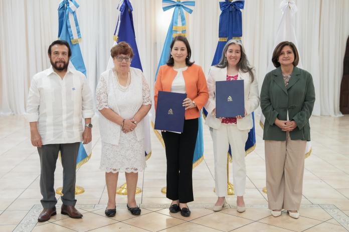 Vicepresidentes y delegados presidenciales en Plan Trifinio acuerdan compartir información para recudir la migración. Foto La Hora: Vicepresidencia