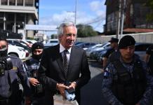 José Rubén Zamora se presentó esta mañana a solicitar medida sustitutiva. Foto La Hora: Fabricio Alonzo