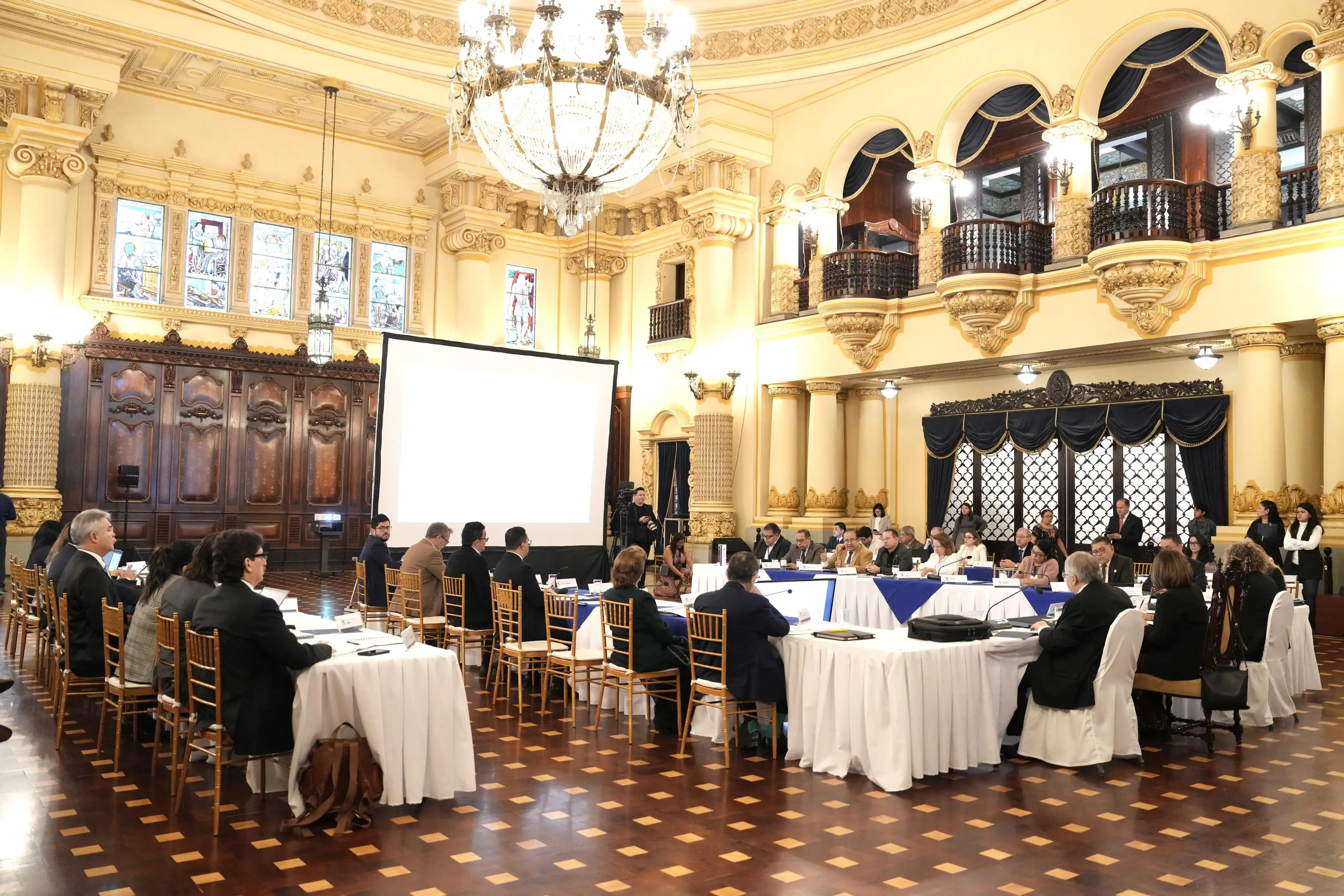 Vicepresidente de Banguat, José Blanco, dijo que hay que elevar la inversión total del país. Foto La Hora: Vicepresidencia