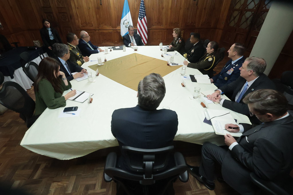 Presidente Bernardo Arévalo se reunió con autoridades del Comando Sur de Estados Unidos. Foto La Hora: Gobierno de Guatemala