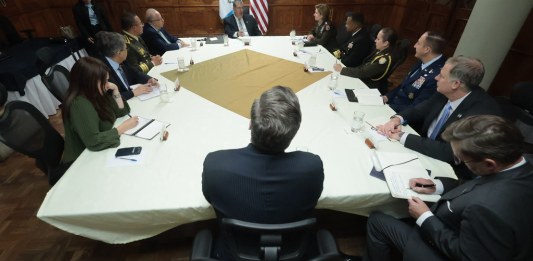 Presidente Bernardo Arévalo se reunió con autoridades del Comando Sur de Estados Unidos. Foto La Hora: Gobierno de Guatemala