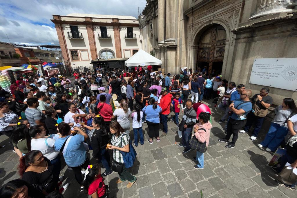 En imágenes: Así se vive la festividad de San Judas Tadeo en zona 1 capitalina 