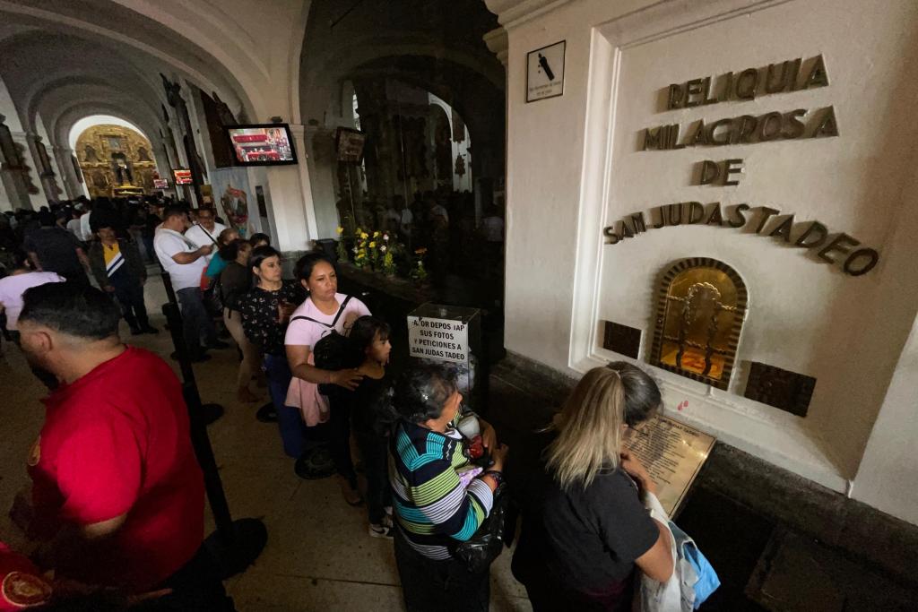 En imágenes: Así se vive la festividad de San Judas Tadeo en zona 1 capitalina 