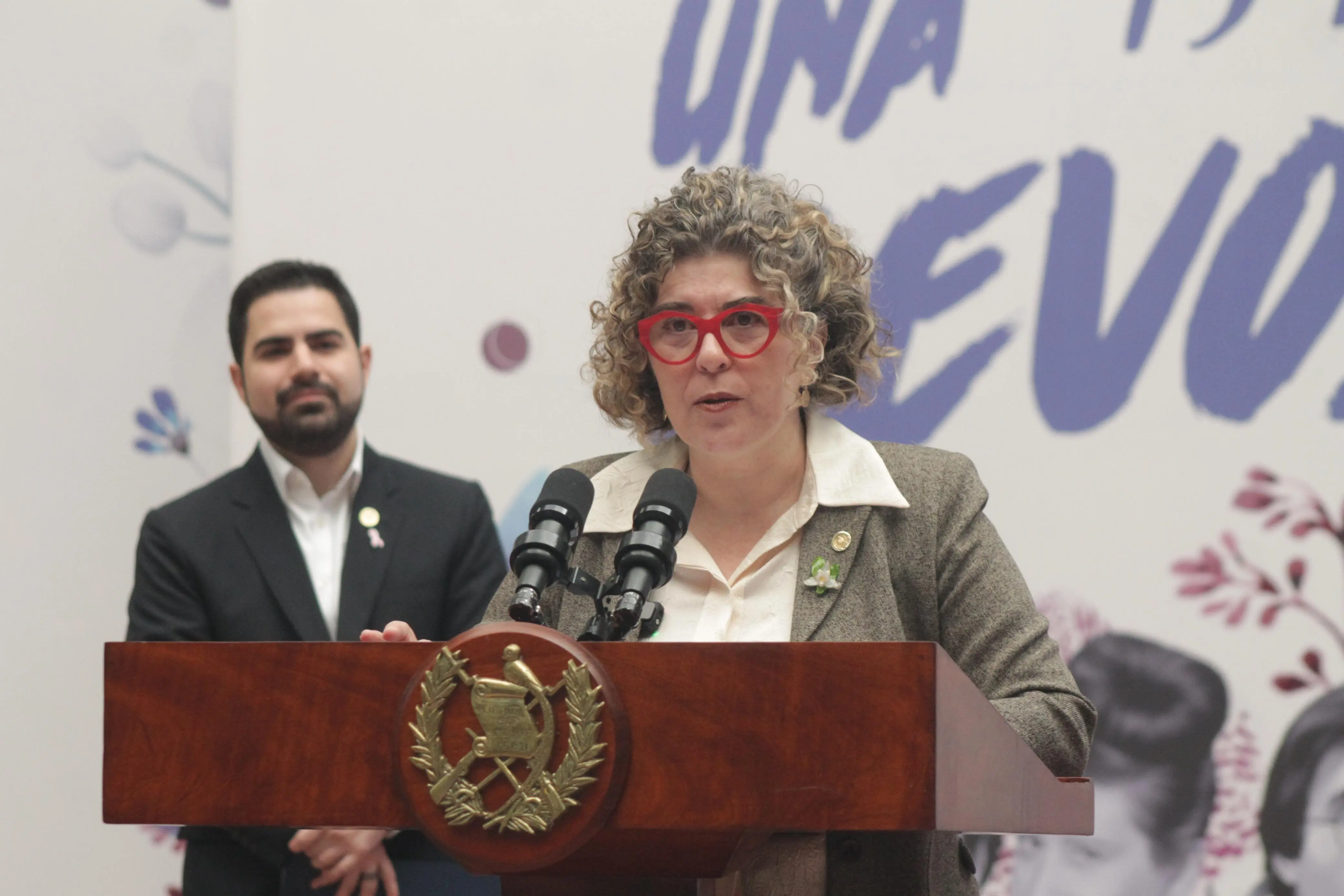 Ministra denunció a exautoridades por irregularidades en el programa Becas en inglés. José Orozco.