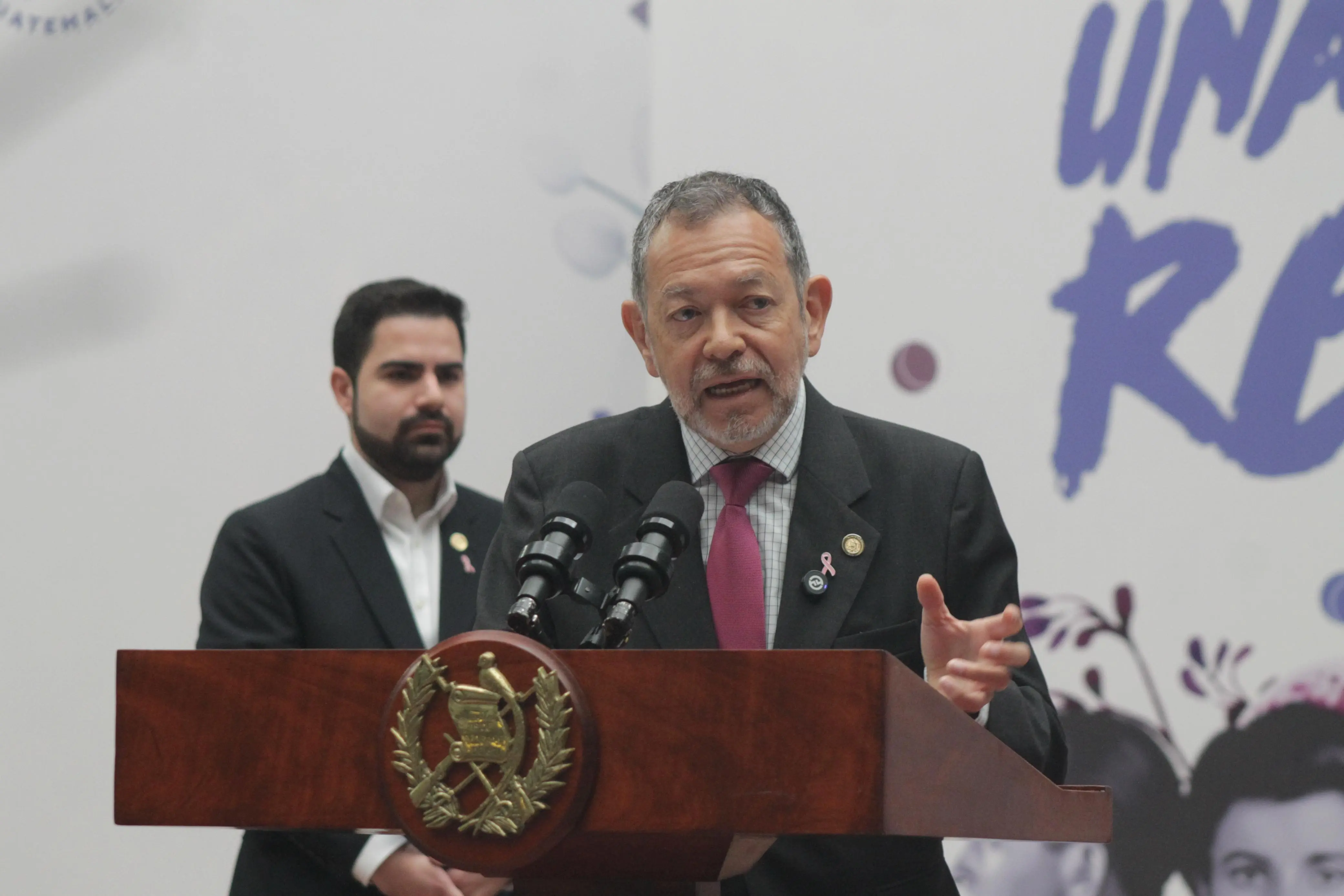 Ministro del CIV señalo que son más de 1260 puentes los que contemplan en la red vial. Foto La Hora: José Orozco.