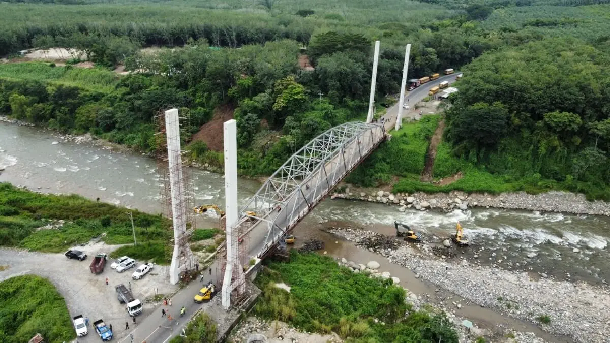 Puente Nahualate recientemente cerrado por problemas en su estructura. Foto La Hora: Ademar Reyes / Cortesía