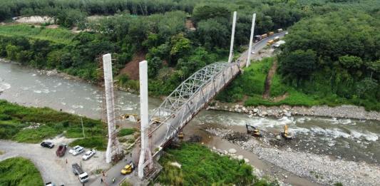 Trabajos emergentes en el puente Nahualate han concluido, dijo el Ministro del CIV, Félix Alvarado. Foto La Hora: Ademar Reyes / Cortesía