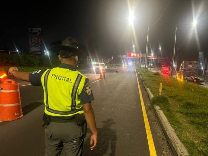 Operativos en carreteras por la DGT y PROVIAL. Foto La Hora: PROVIAL