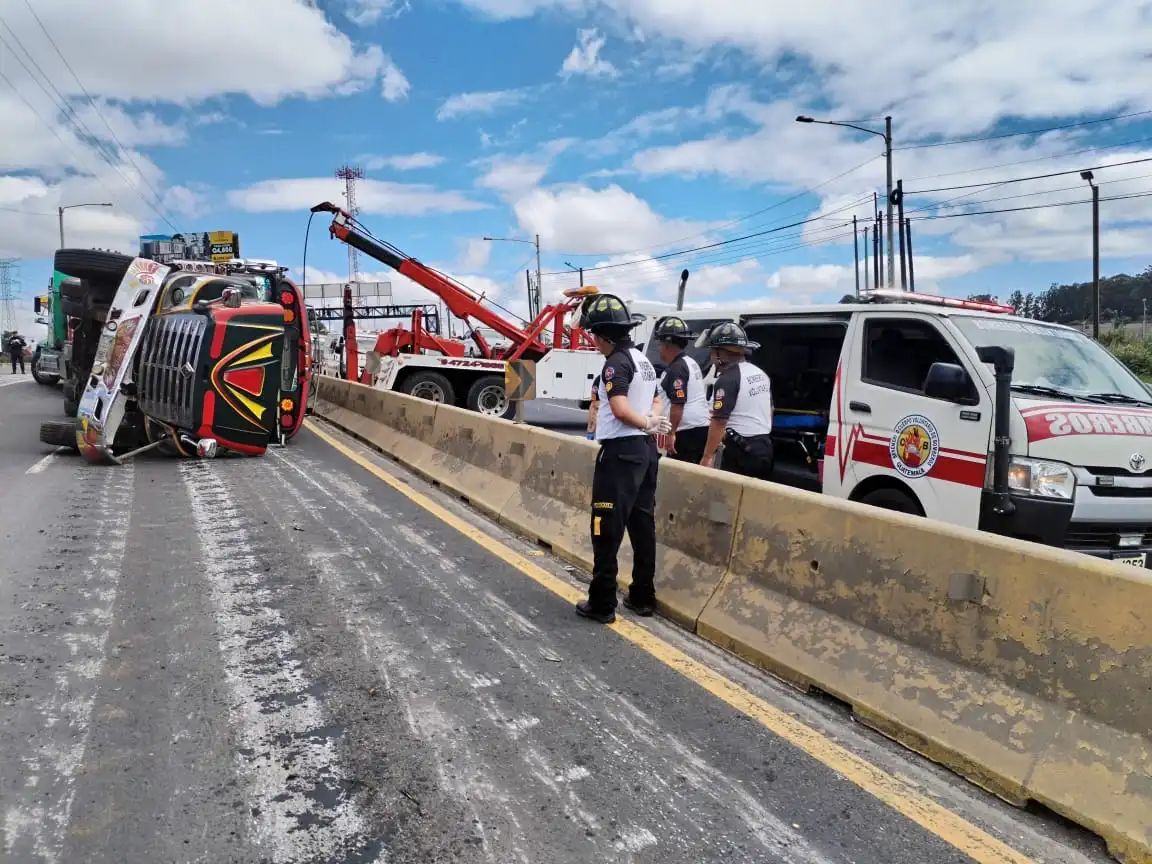 bus volcado en CA-9,