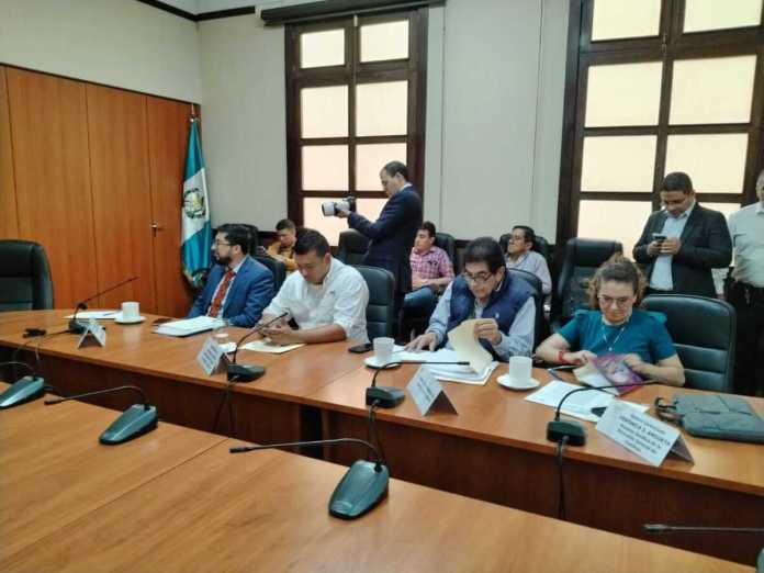 El viceministro de Comunicaciones, Max Alejandro García, afirmó que se preparán licitaciones para el mantenimiento de carreteras en 2025. Foto La Hora: La Hora