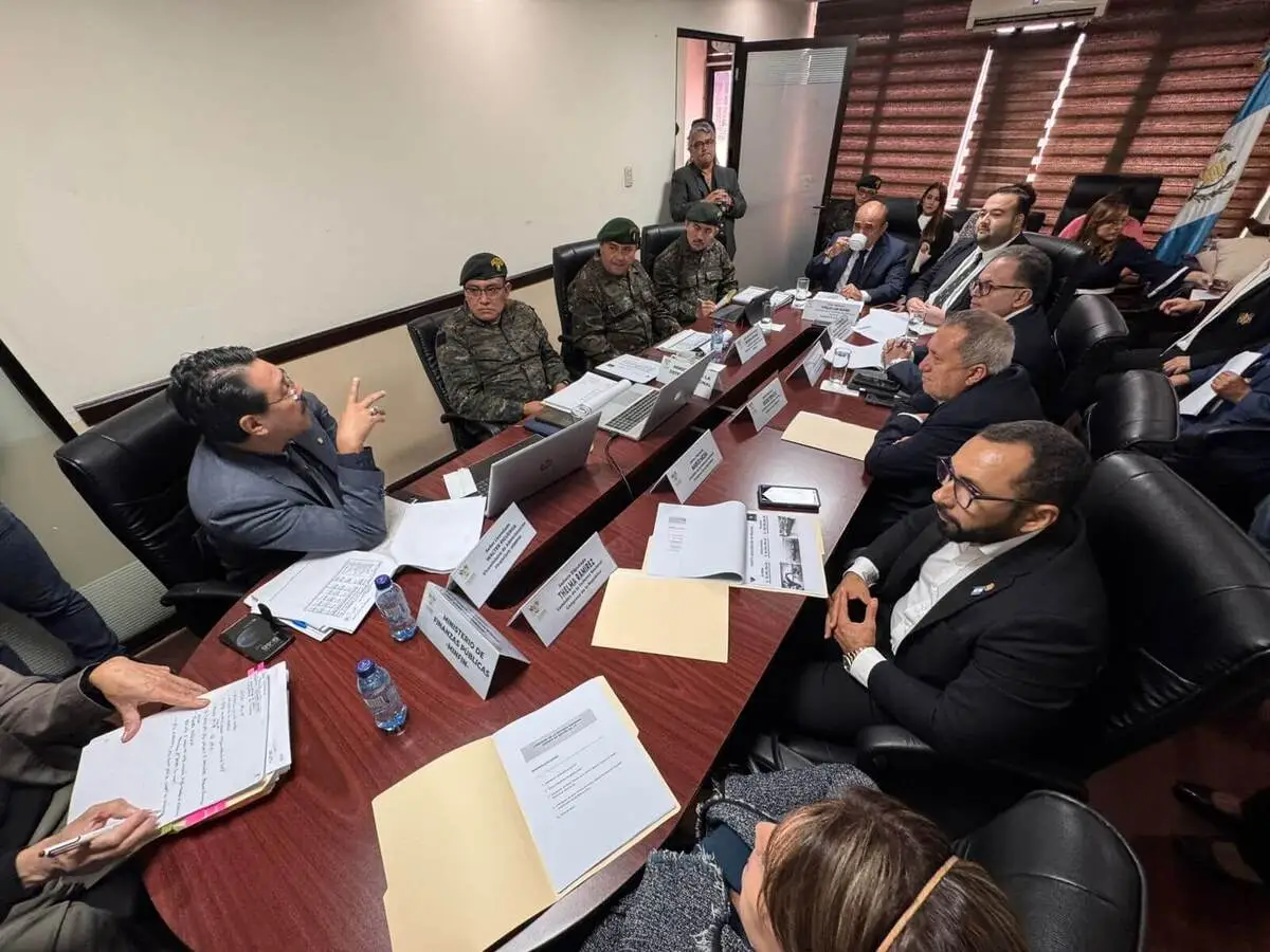 El viceministro de la Defensa, Erwin Gómez, acude a la citación al Congreso de la República. Foto: La Hora