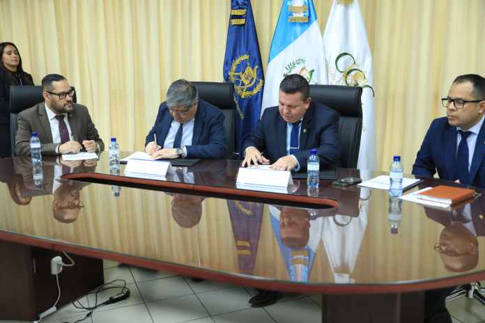 Mingob y CGC suscriben convenio para fiscalizar procesos del Ministerio. Foto La Hora: MINGOB