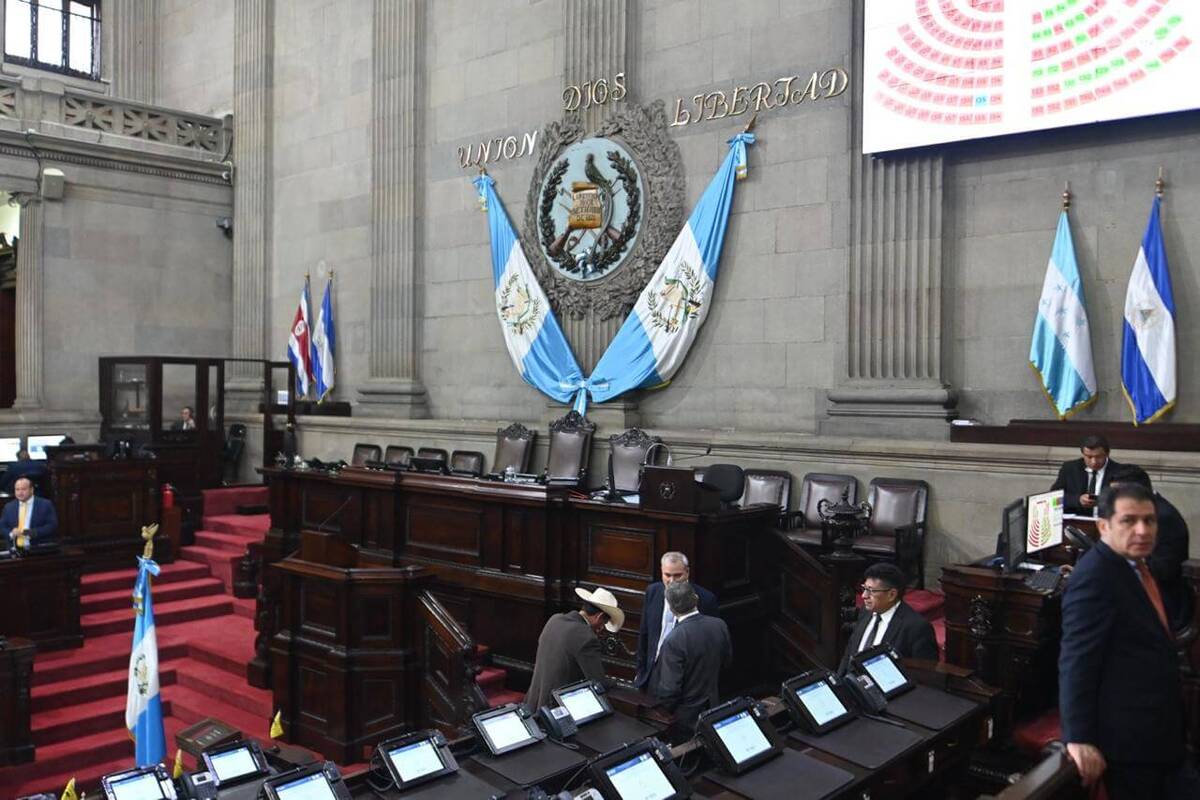 Varios diputados todavía no se hacen presente al Pleno del Congreso. Foto La Hora: Fabricio Alonzo