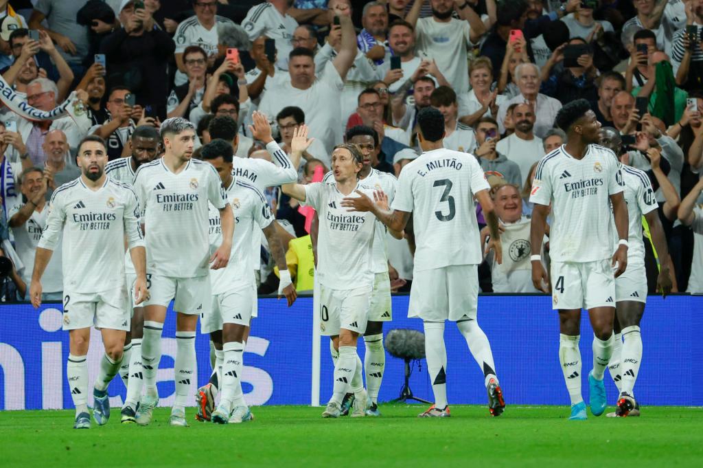 Vinícius brilla y conquista el Bernabéu: Real Madrid vence al Villarreal con dos golazos