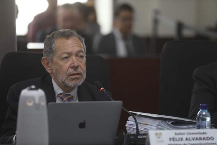 El ministro de Comunicaciones, Félix Alvarado, mencionó que no se pagará a la empresa si no cumple con el contrato. Foto: Congreso