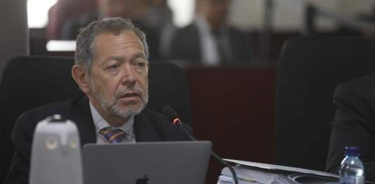 El ministro de Comunicaciones, Félix Alvarado, mencionó que no se pagará a la empresa si no cumple con el contrato. Foto: Congreso