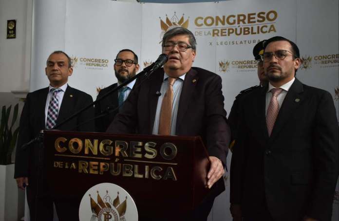 El ministro de Gobernación, Francisco Jiménez, anuncia proyectos de seguridad. Foto La Hora: Daniel Ramírez