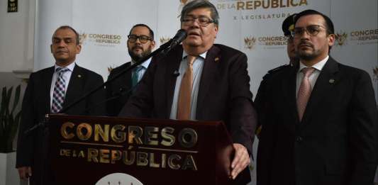 El ministro de Gobernación, Francisco Jiménez, anuncia proyectos de seguridad. Foto La Hora: Daniel Ramírez