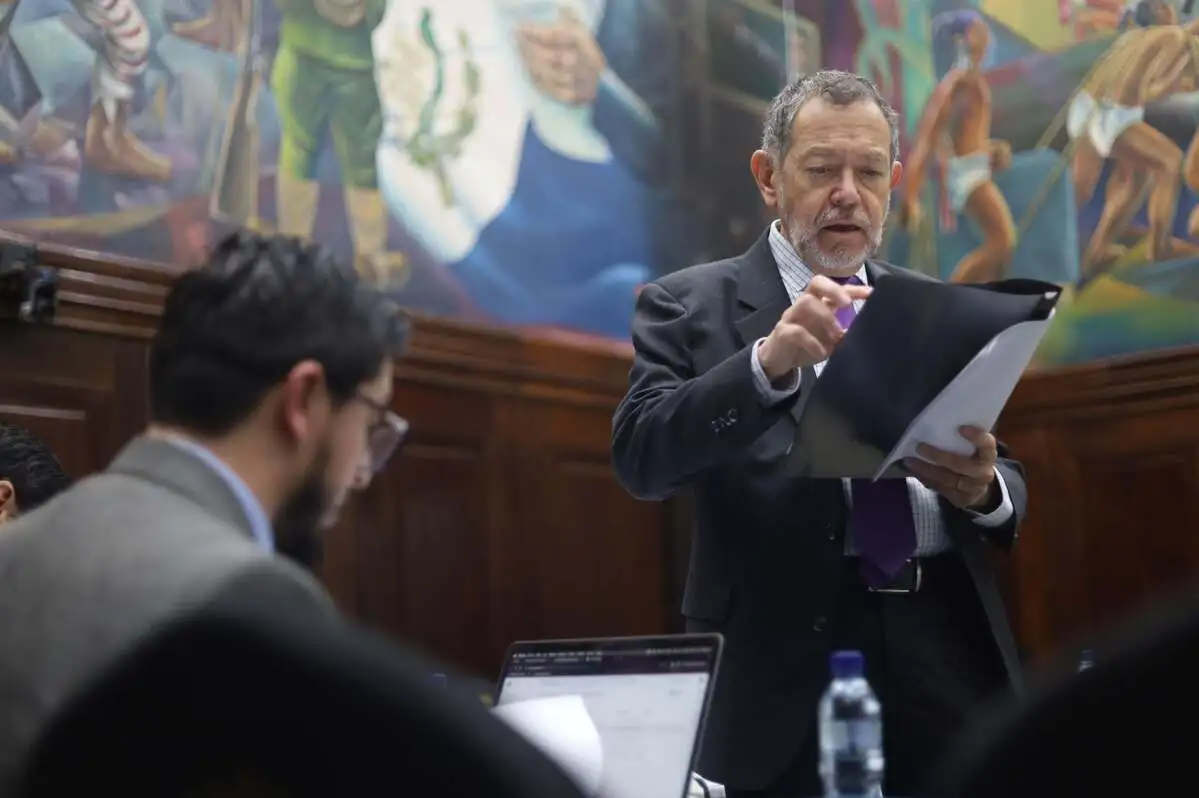 El ministro de Comunicaciones, Félix Alvarado, en el Congreso explicó los planes de mantenimiento para la red vial. Foto: X del Ministerio de Comunicaciones